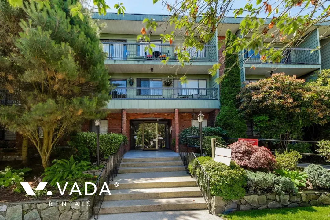 Building - Crestview Manor in Vancouver, BC at 1844 West 7th Avenue