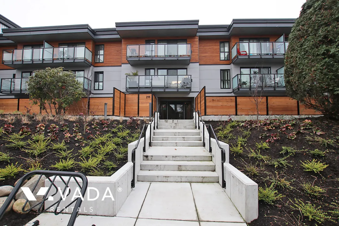 Building - Cedarhill Manor in New Westminster, BC at 215 Mowat Street