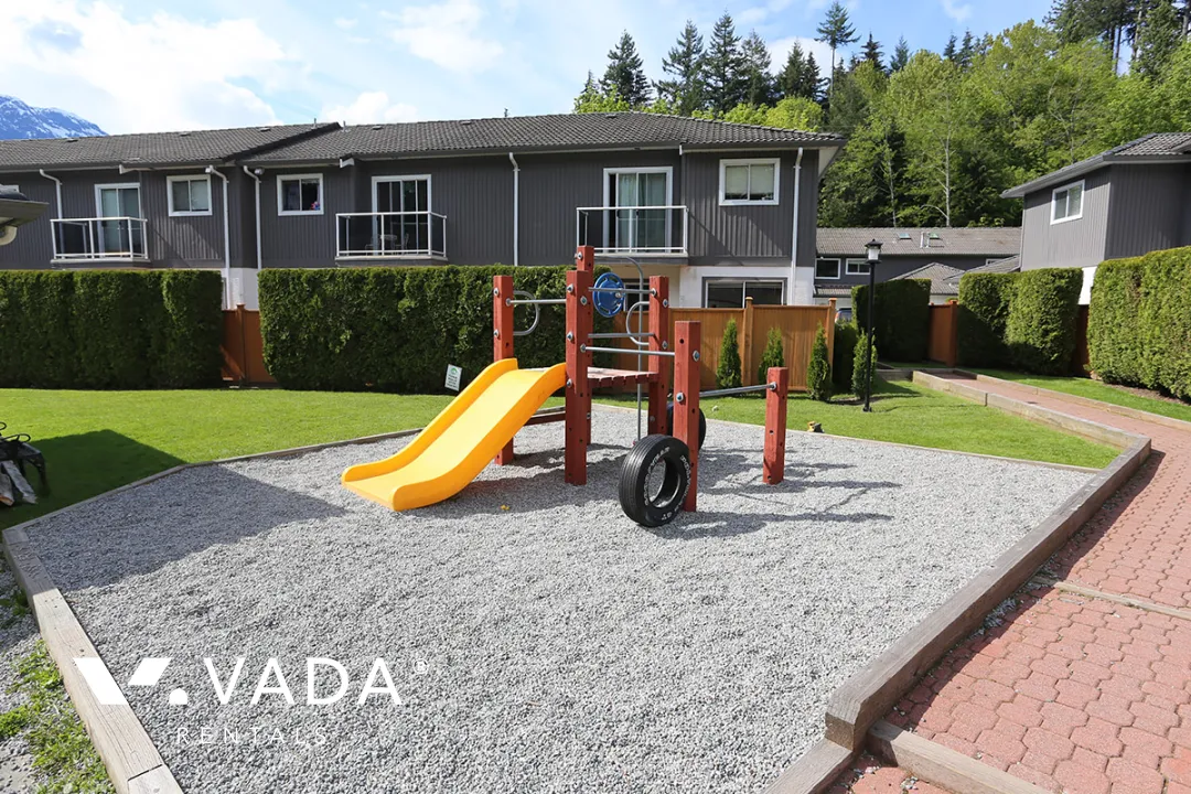 Building - Highland Glen Estates in Squamish, BC at Mamquam Road