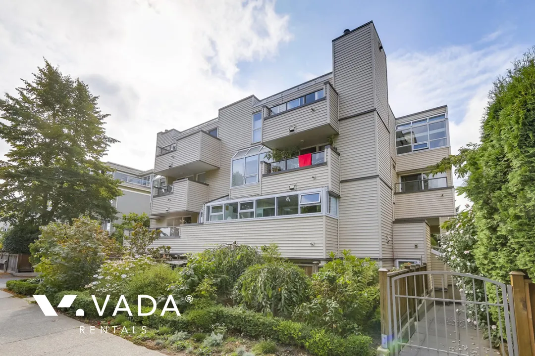 Building - 3250 West 4th in Vancouver, BC at 3250 West 4th Avenue