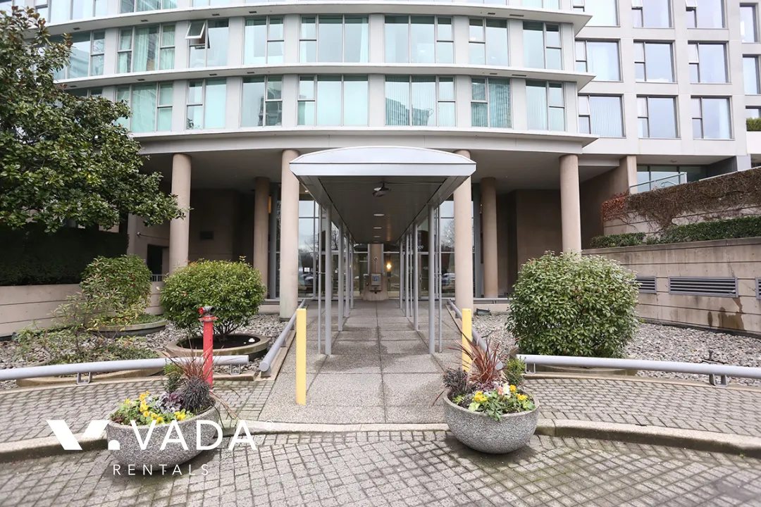 Building - Landmark 33 in Vancouver, BC at 1009 Expo Boulevard