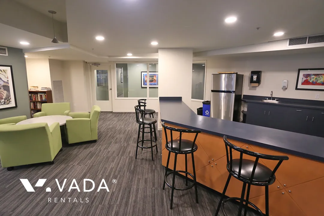 Building - Landmark 33 in Vancouver, BC at 1009 Expo Boulevard