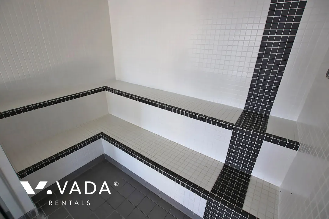 Building - Vita in Vancouver, BC at 565 Smithe Street