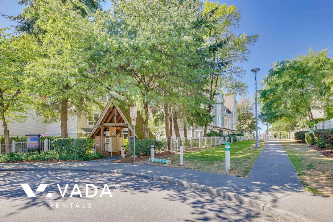 Building - Tudor Grove in Burnaby, BC at 6588 Southoaks Crescent