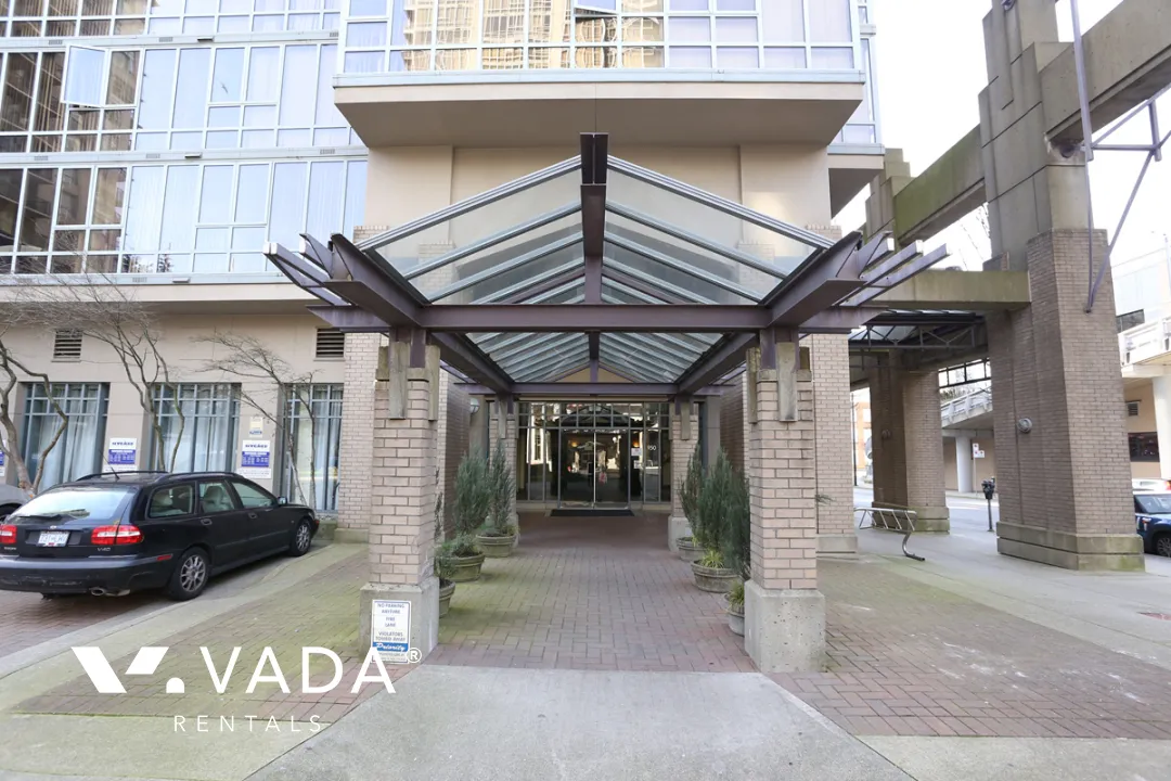 Building - Pacific Place Landmark I in Vancouver, BC at 950 Cambie Street