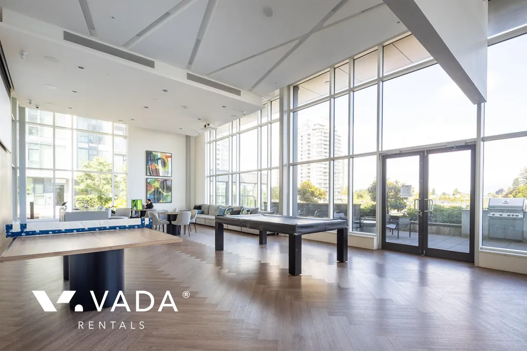 Building - Kings Crossing in Burnaby, BC at 7388 Kingsway