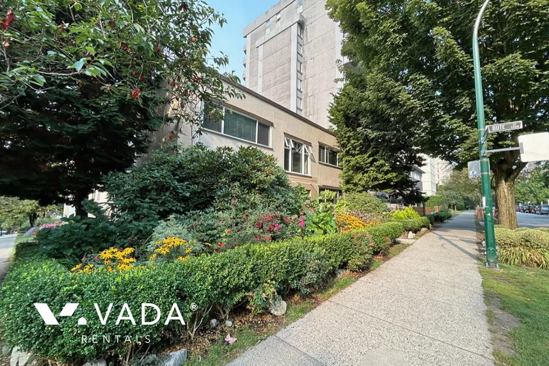 Building - Valcrest Manor in Vancouver, BC at 1208 Burnaby Street