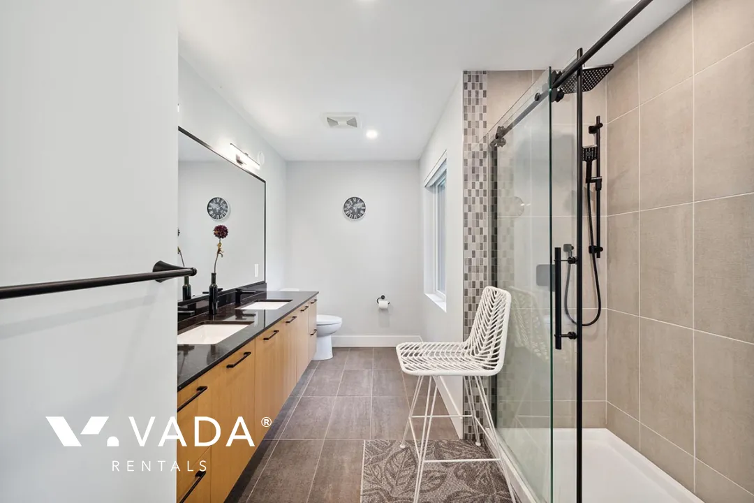 Anmore - 4 Bedroom House For Rent in Anmore at 25 - 3295 Sunnyside Road, Anmore, BC