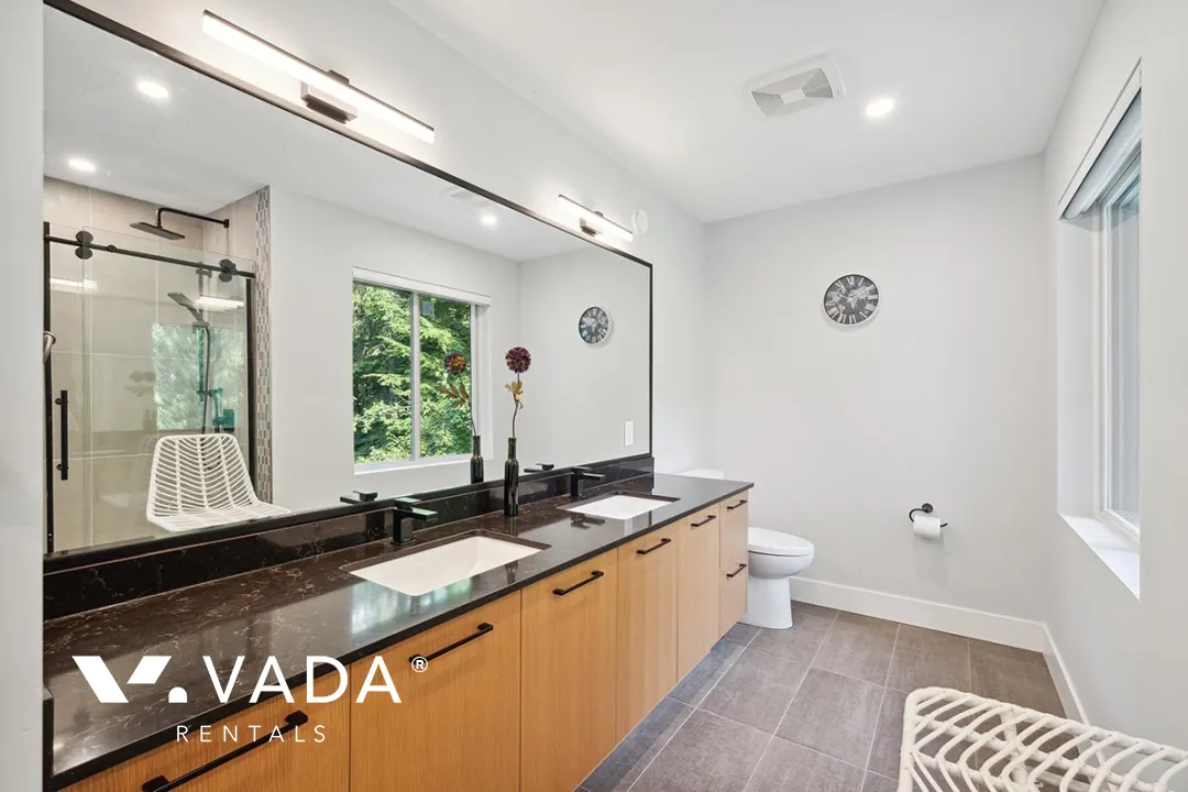 Anmore - 4 Bedroom House For Rent in Anmore at 25 - 3295 Sunnyside Road, Anmore, BC