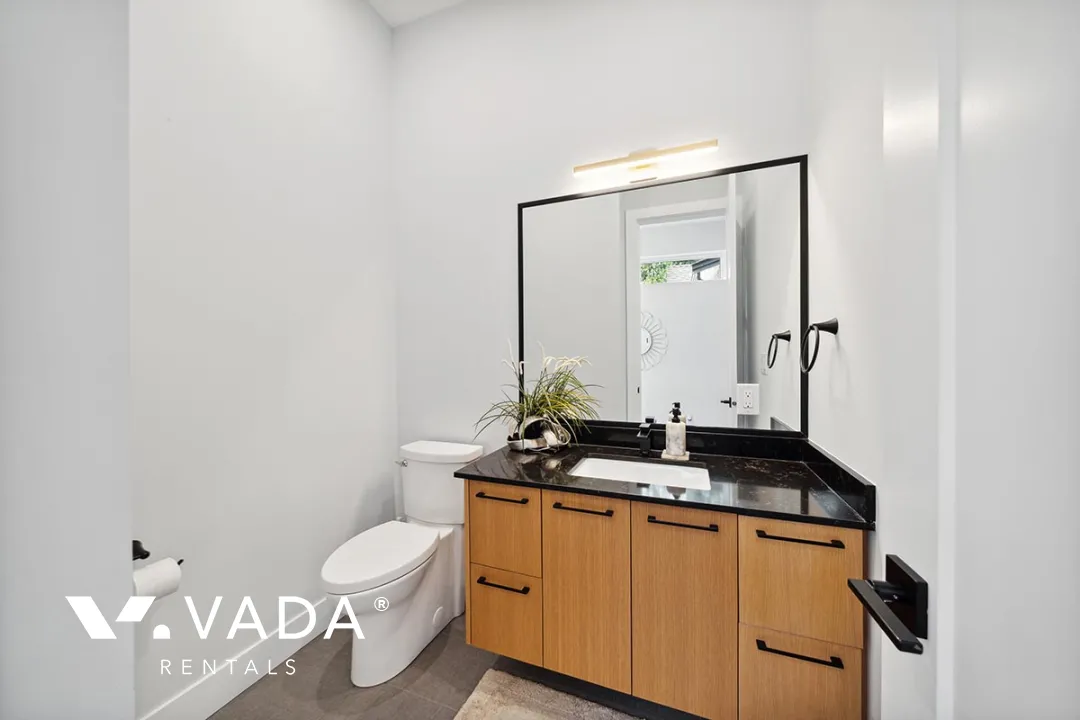 Anmore - 4 Bedroom House For Rent in Anmore at 25 - 3295 Sunnyside Road, Anmore, BC