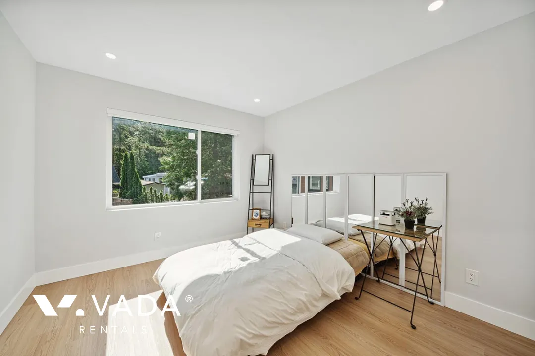 Anmore - 4 Bedroom House For Rent in Anmore at 25 - 3295 Sunnyside Road, Anmore, BC