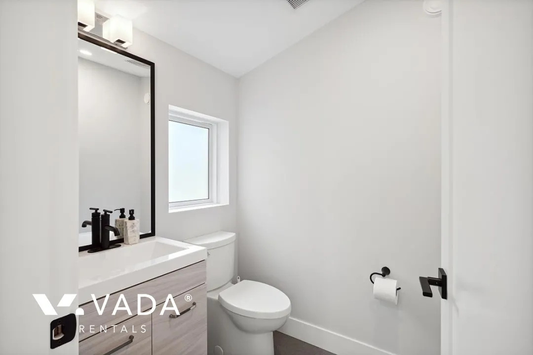 Anmore - 4 Bedroom House For Rent in Anmore at 25 - 3295 Sunnyside Road, Anmore, BC