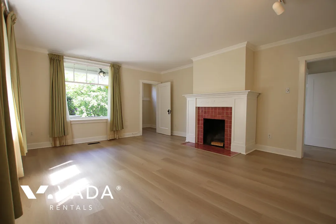 Point Grey - 3 Bedroom House For Rent in Vancouver at 4628 West 11th Avenue, Vancouver, BC