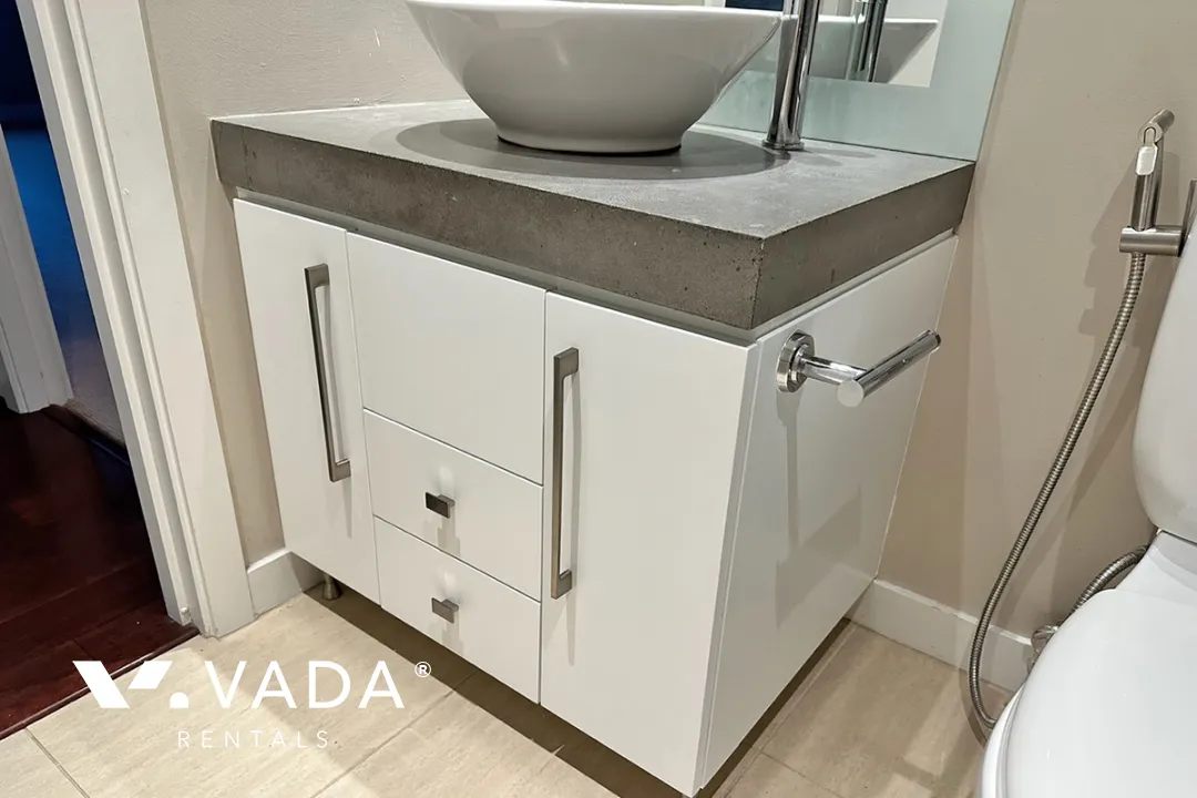 Icon in Yaletown - 3 Bedroom Apartment For Rent in Vancouver at 2103 - 638 Beach Crescent, Vancouver, BC, V6Z 3H4