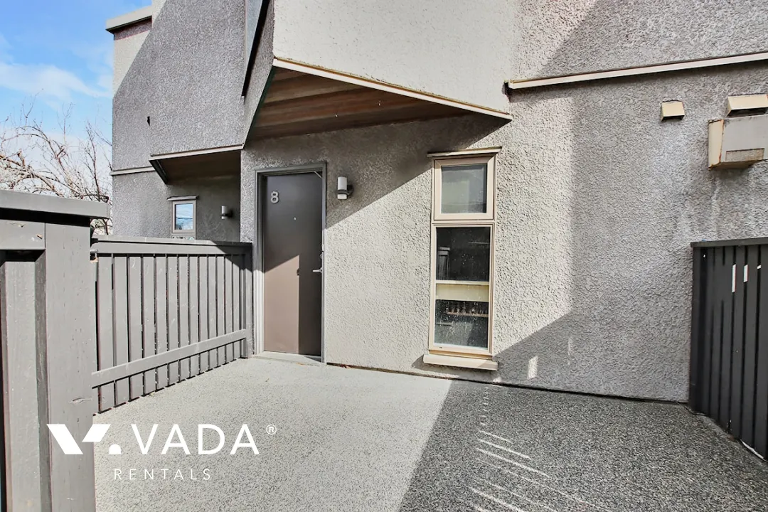 Laurel Court in Fairview - 1 Bedroom Townhouse For Rent in Vancouver at 8 - 870 West 7th Avenue, Vancouver, BC, V5Z 4C1