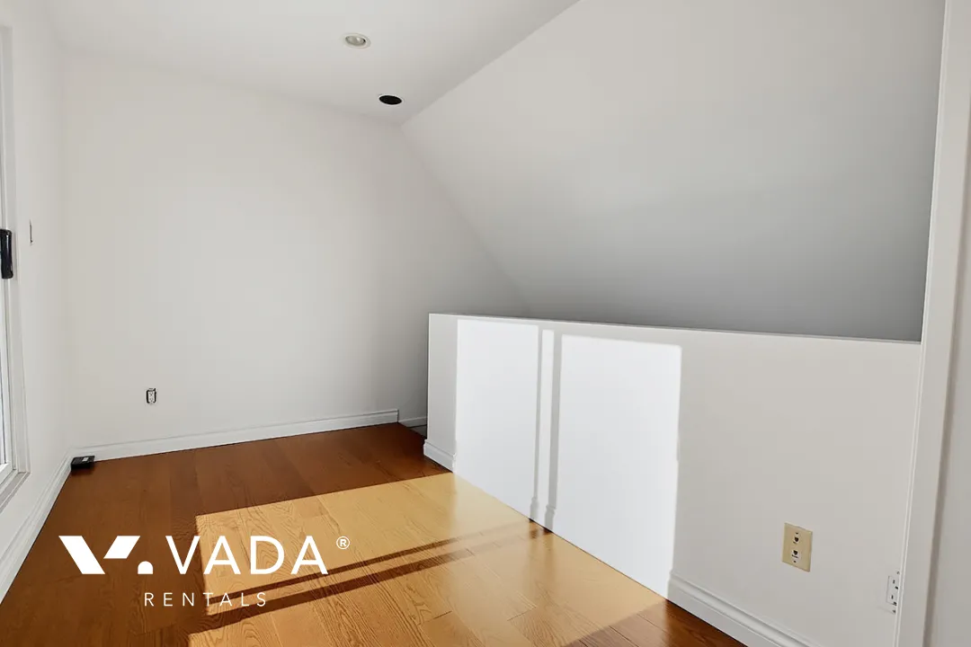 Laurel Court in Fairview - 1 Bedroom Townhouse For Rent in Vancouver at 8 - 870 West 7th Avenue, Vancouver, BC, V5Z 4C1