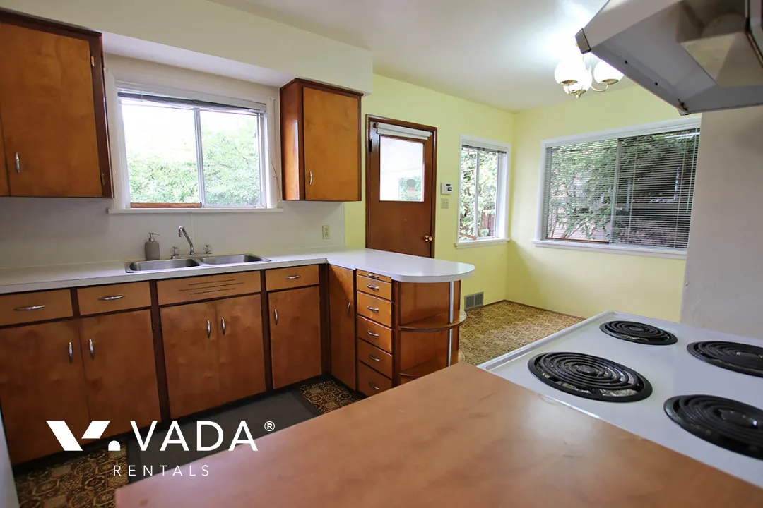 South Main - 3 Bedroom House For Rent in Vancouver at 438 East 20th Street, Vancouver, BC