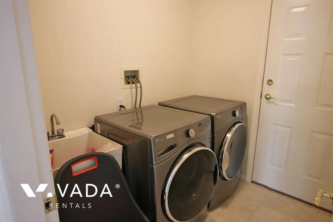 Westwood Plateau - 5 Bedroom House (Upper Level) For Rent in Coquitlam at 1572 Salal Crescent, Coquitlam, BC, V3E 2X7