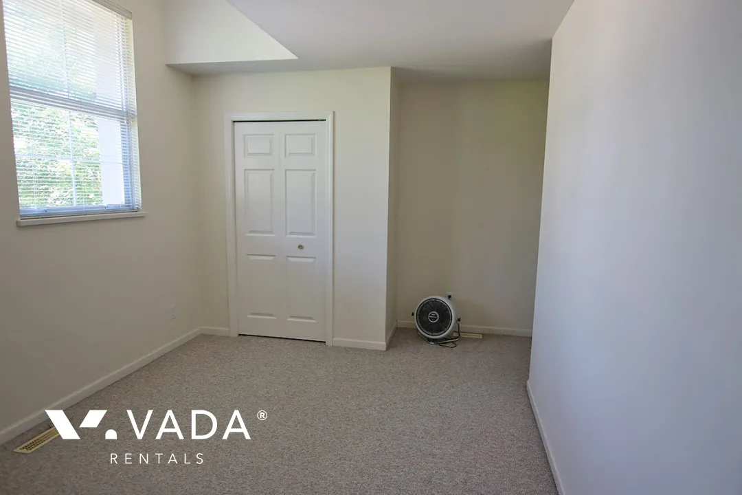 Westwood Plateau - 5 Bedroom House (Upper Level) For Rent in Coquitlam at 1572 Salal Crescent, Coquitlam, BC, V3E 2X7