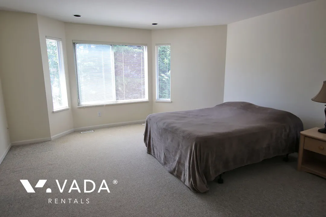 Westwood Plateau - 5 Bedroom House (Upper Level) For Rent in Coquitlam at 1572 Salal Crescent, Coquitlam, BC, V3E 2X7