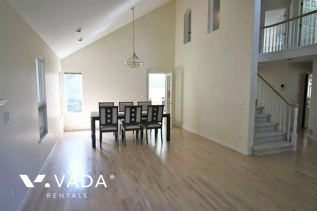Westwood Plateau - 5 Bedroom House (Upper Level) For Rent in Coquitlam at 1572 Salal Crescent, Coquitlam, BC, V3E 2X7