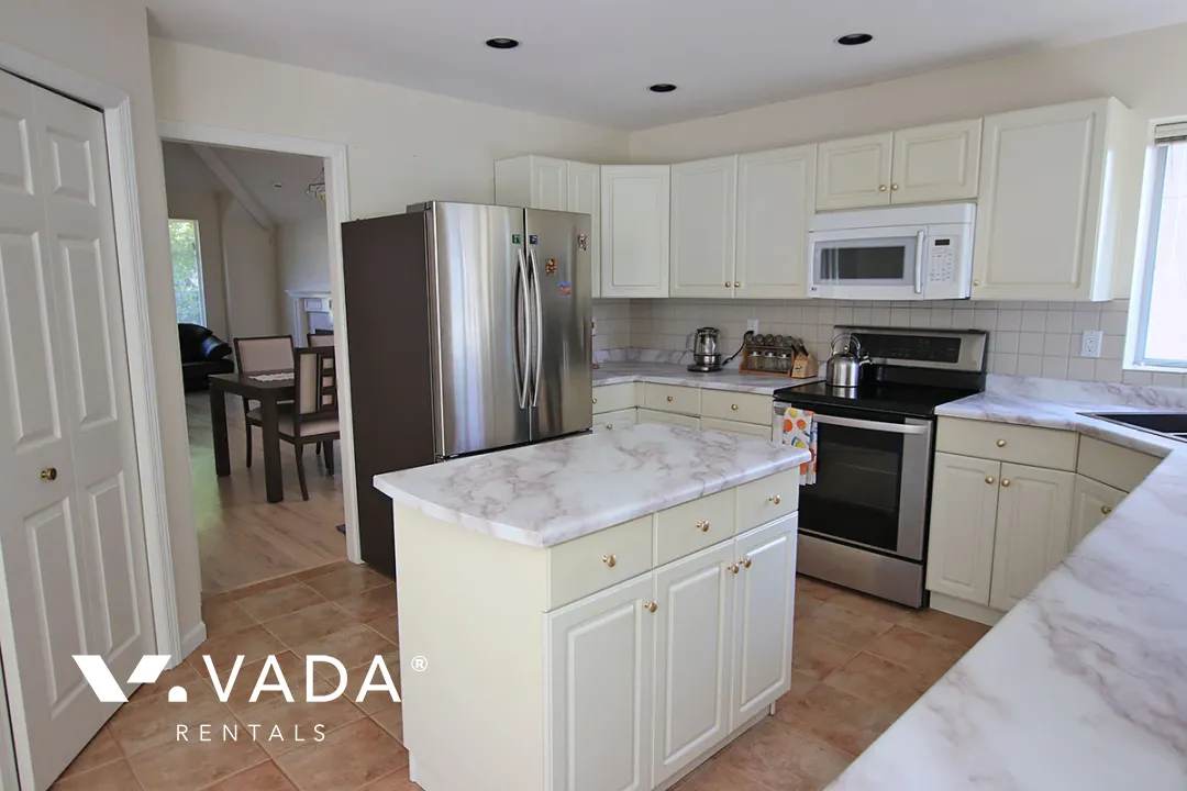 Westwood Plateau - 5 Bedroom House (Upper Level) For Rent in Coquitlam at 1572 Salal Crescent, Coquitlam, BC, V3E 2X7
