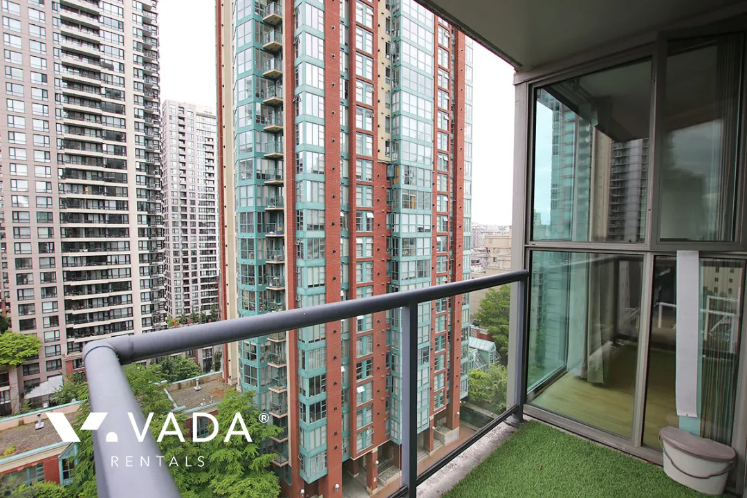 Savoy in Yaletown - 1 Bedroom Apartment For Rent in Vancouver at 1003 - 928 Richards Street, Vancouver, BC, V6B 6P6