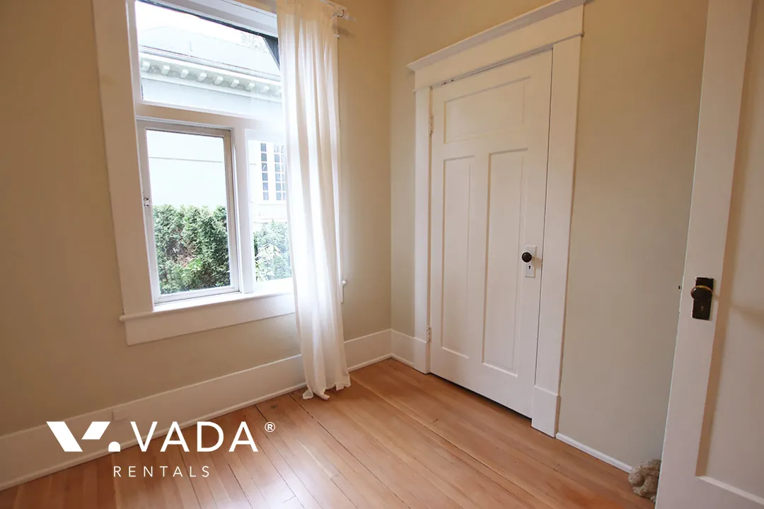 Shaughnessy - 1 Bedroom Duplex For Rent in Vancouver at 1867 West 17th Avenue, Vancouver, BC