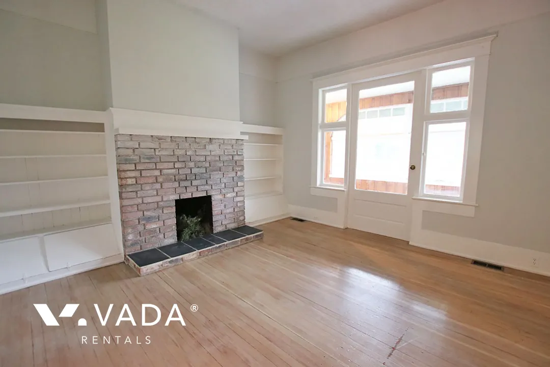 Shaughnessy - 1 Bedroom Duplex For Rent in Vancouver at 1867 West 17th Avenue, Vancouver, BC