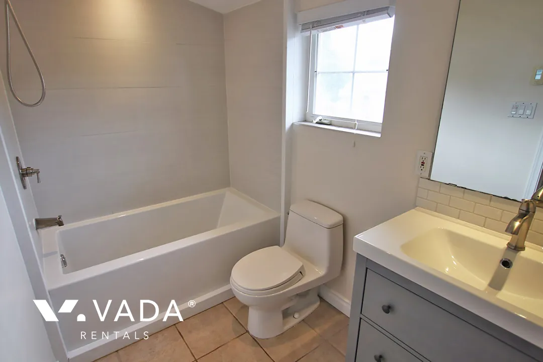 Riley Park - 5 Bedroom House For Rent in Vancouver at 76 East 42nd Avenue, Vancouver, BC, V5W 1S3