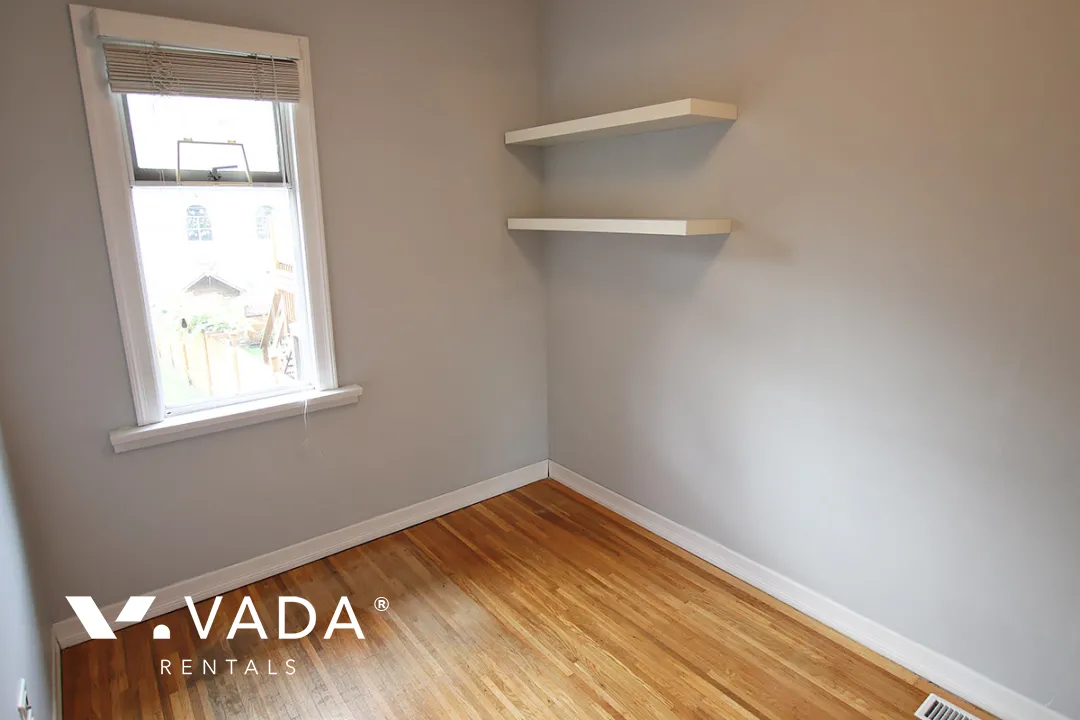 Riley Park - 5 Bedroom House For Rent in Vancouver at 76 East 42nd Avenue, Vancouver, BC, V5W 1S3