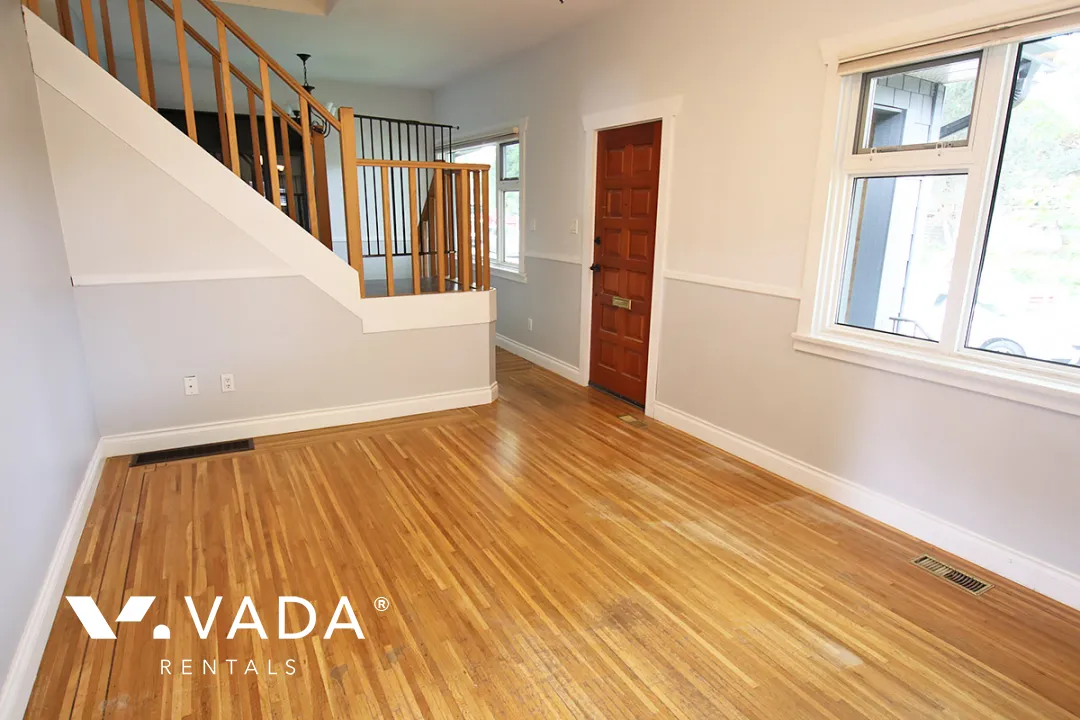 Riley Park - 5 Bedroom House For Rent in Vancouver at 76 East 42nd Avenue, Vancouver, BC, V5W 1S3