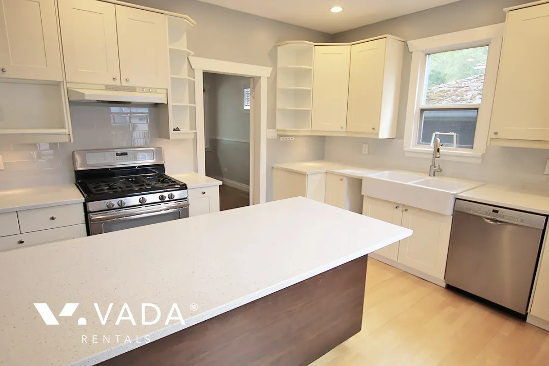 Riley Park - 5 Bedroom House For Rent in Vancouver at 76 East 42nd Avenue, Vancouver, BC, V5W 1S3