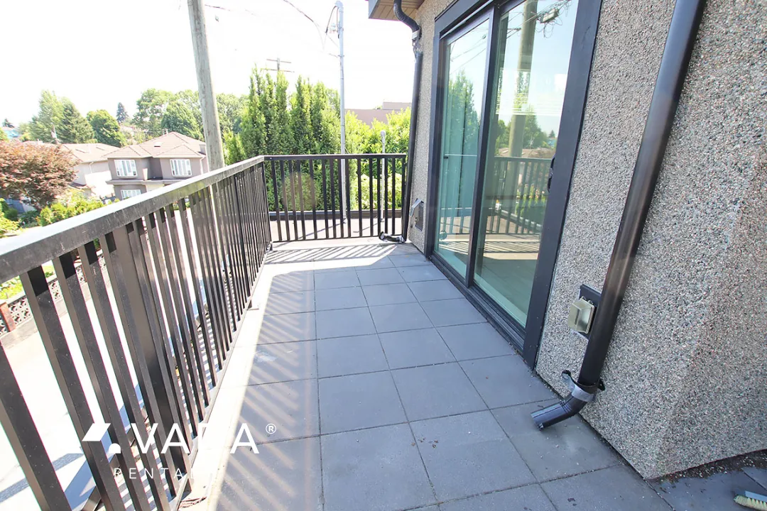 Hastings Sunrise - 1 Bedroom Laneway House For Rent in Vancouver at 782 Renfrew Street, Vancouver, BC
