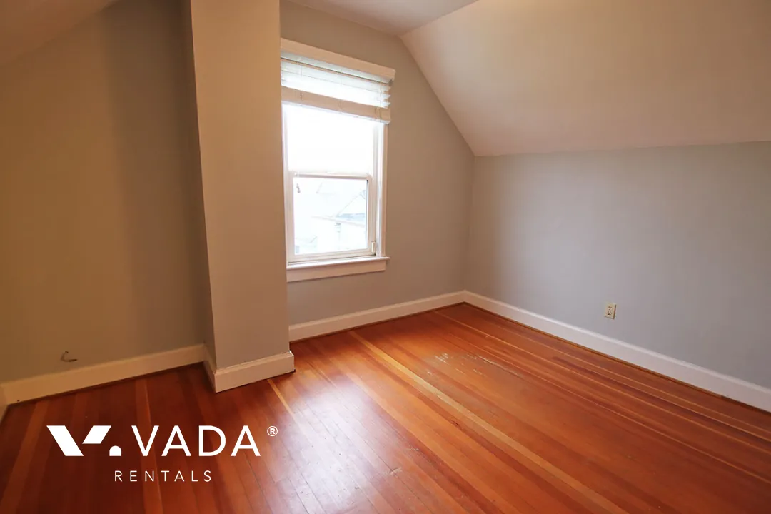 Willingdon Heights - 4 Bedroom House (Upper Level) For Rent in Burnaby at 3904A Pender Street, Burnaby, BC