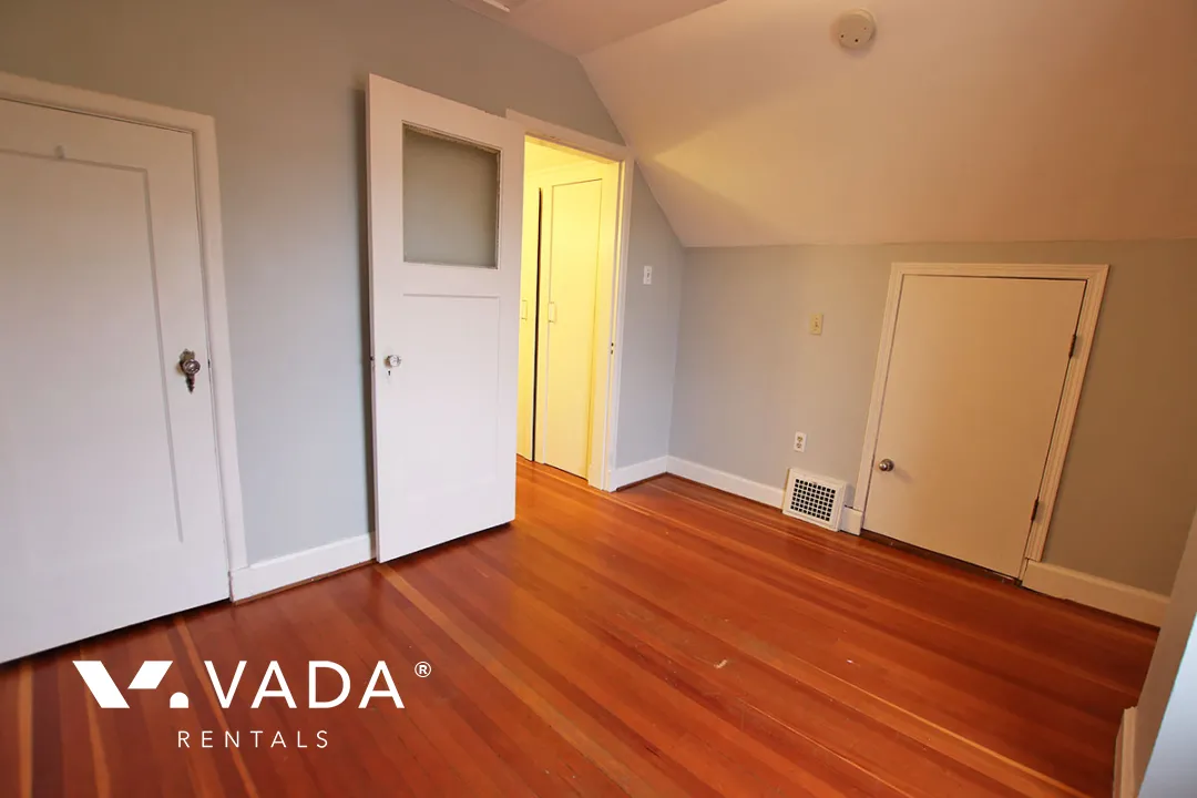 Willingdon Heights - 4 Bedroom House (Upper Level) For Rent in Burnaby at 3904A Pender Street, Burnaby, BC