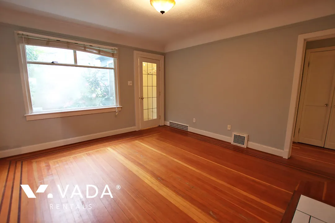 Willingdon Heights - 4 Bedroom House (Upper Level) For Rent in Burnaby at 3904A Pender Street, Burnaby, BC