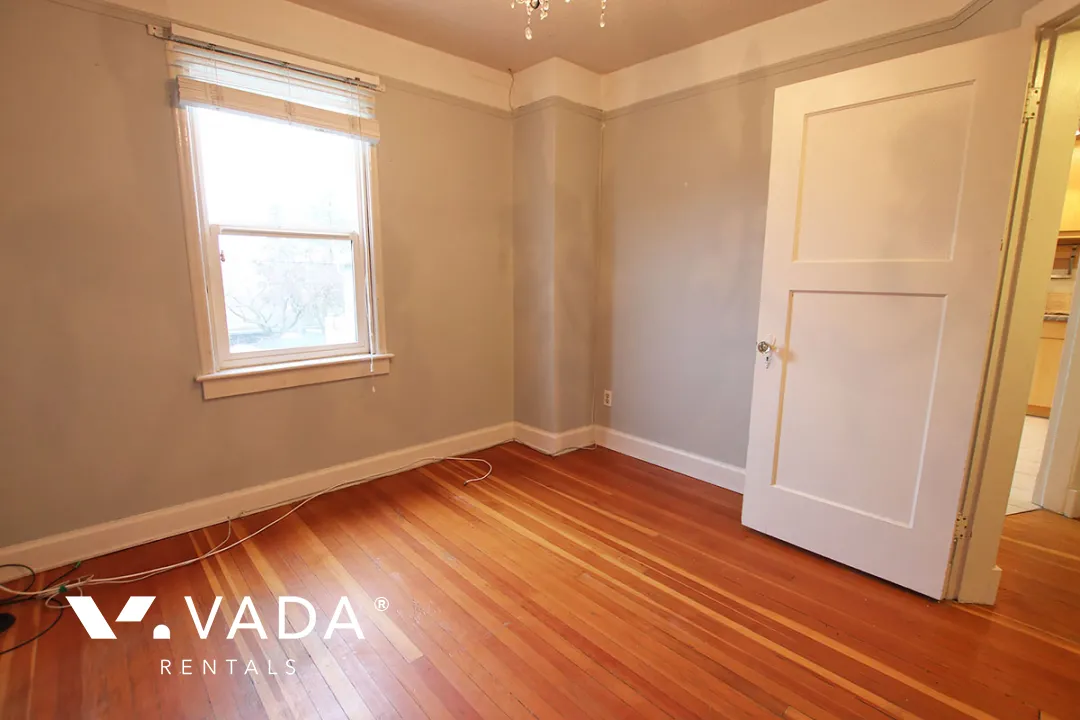 Willingdon Heights - 4 Bedroom House (Upper Level) For Rent in Burnaby at 3904A Pender Street, Burnaby, BC