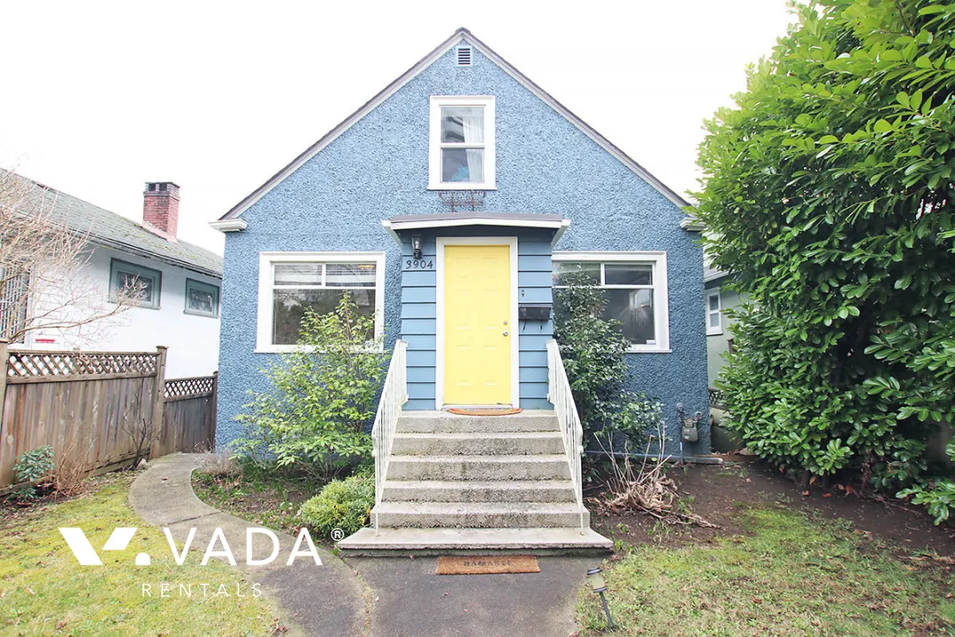 Willingdon Heights - 4 Bedroom House (Upper Level) For Rent in Burnaby at 3904A Pender Street, Burnaby, BC