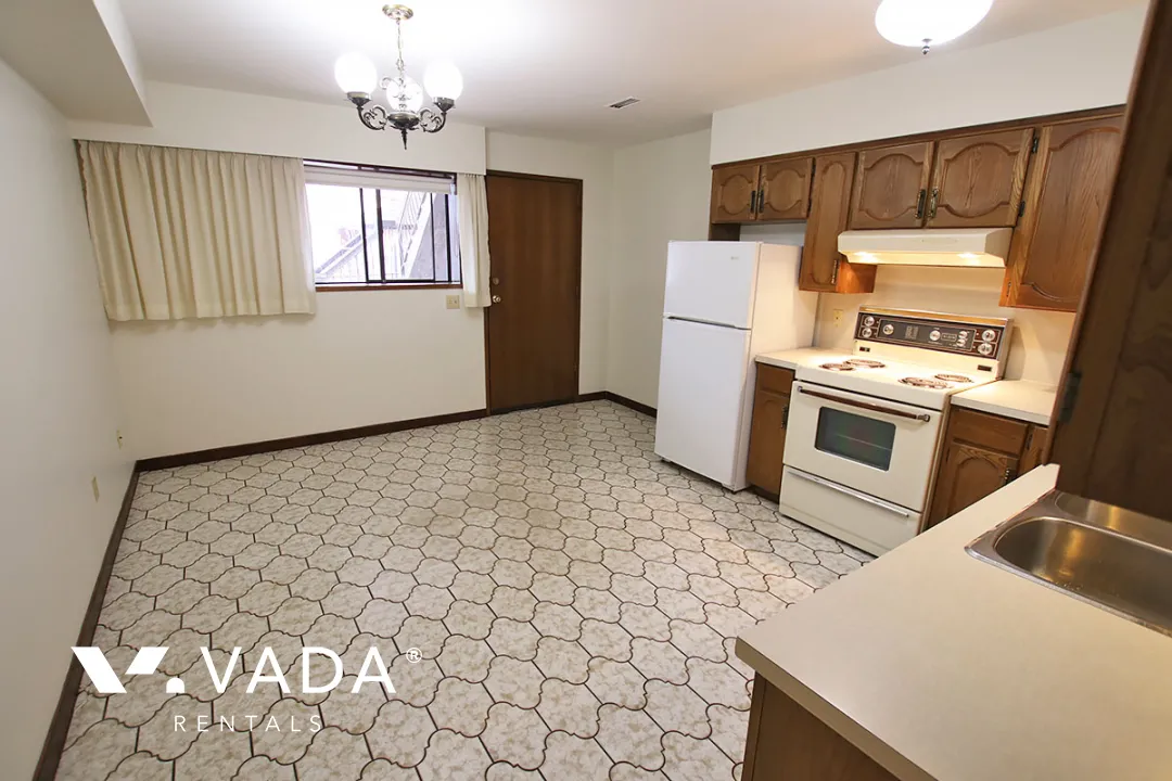 Willingdon Heights - 1 Bedroom Garden Suite For Rent in Burnaby at 4322B Frances Street, Burnaby, BC