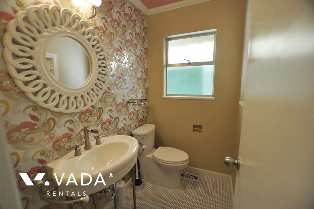 Delbrook - 4 Bedroom House For Rent in North Vancouver at 498 Montroyal Place, North Vancouver, BC