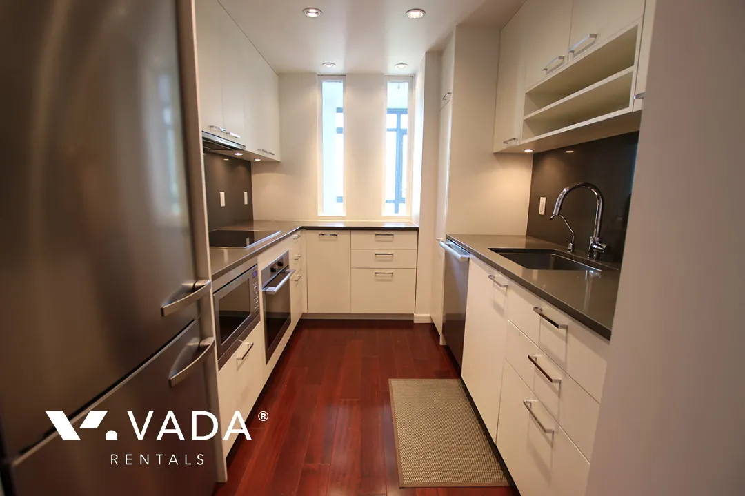 Parkview Tower in Yaletown - 2 Bedroom Apartment For Rent in Vancouver at 608 - 289 Drake Street, Vancouver, BC