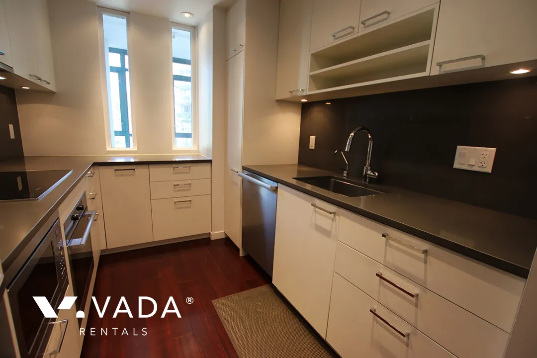 Parkview Tower in Yaletown - 2 Bedroom Apartment For Rent in Vancouver at 608 - 289 Drake Street, Vancouver, BC
