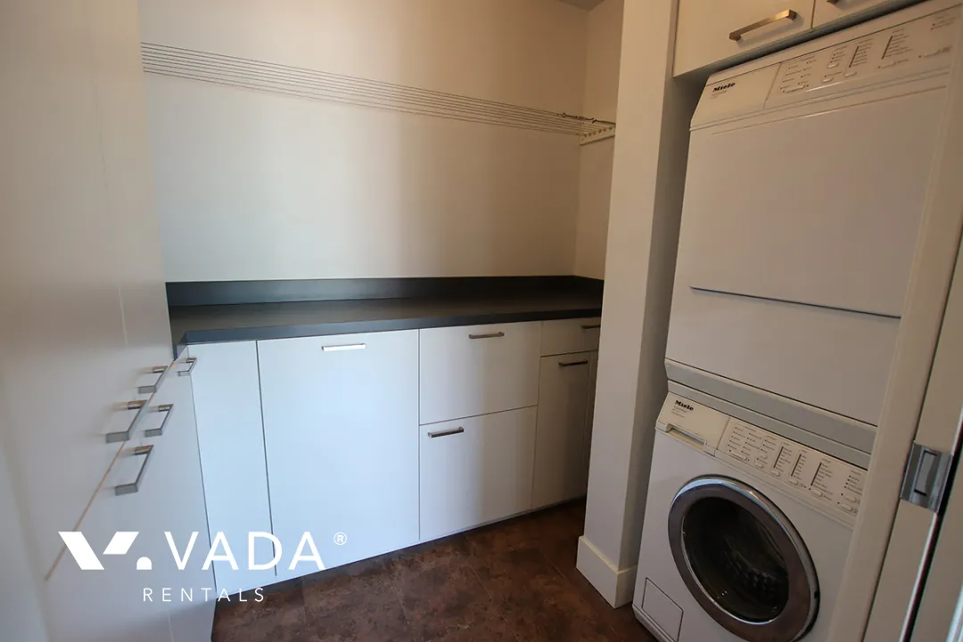 Parkview Tower in Yaletown - 2 Bedroom Apartment For Rent in Vancouver at 608 - 289 Drake Street, Vancouver, BC
