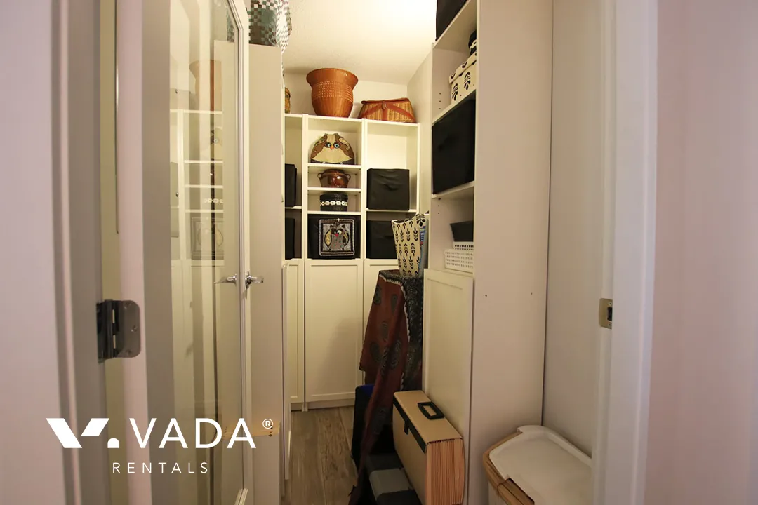 The Hudson in Downtown - 1 Bedroom Apartment For Rent in Vancouver at 1402 - 610 Granville Street, Vancouver, BC