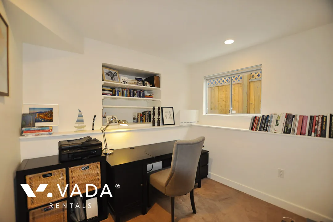 Parkgate - 4 Bedroom House For Rent in North Vancouver at 3450 Manning Place, North Vancouver, BC