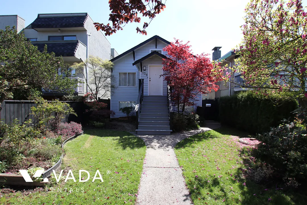 Sunset - 3 Bedroom House (Upper Level) For Rent in Vancouver at 156 East 53rd Avenue, Vancouver, BC