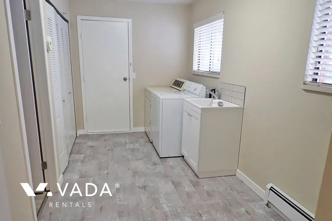 Willingdon Heights - 2 Bedroom House (Lower Level) For Rent in Burnaby at 810B Rosser Avenue, Burnaby, BC