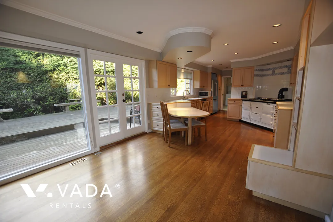 British Properties - 5 Bedroom House For Rent in West Vancouver at 1084 Eyremount Drive, West Vancouver, BC