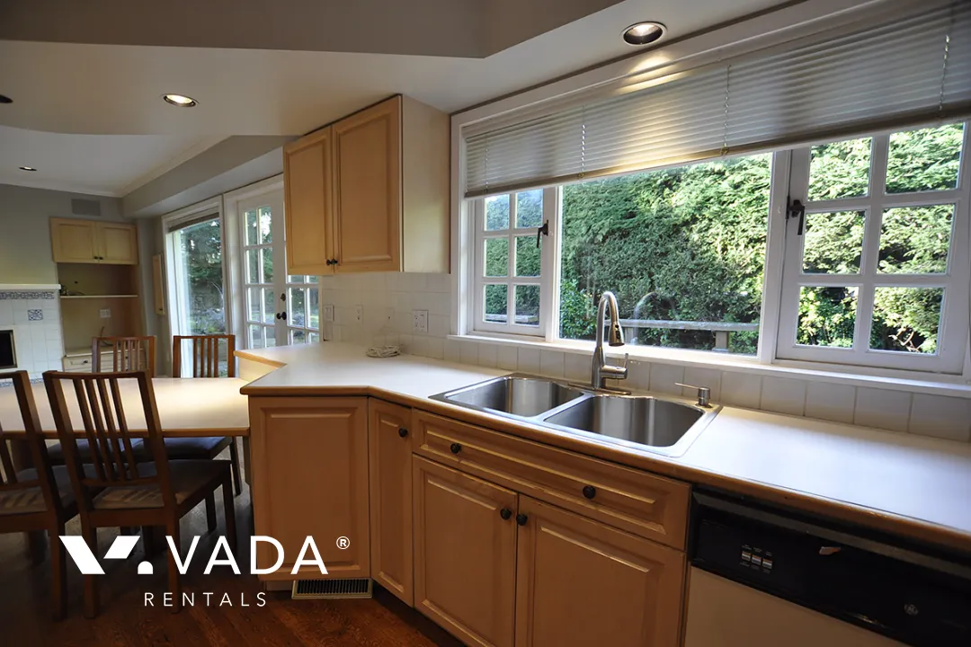 British Properties - 5 Bedroom House For Rent in West Vancouver at 1084 Eyremount Drive, West Vancouver, BC